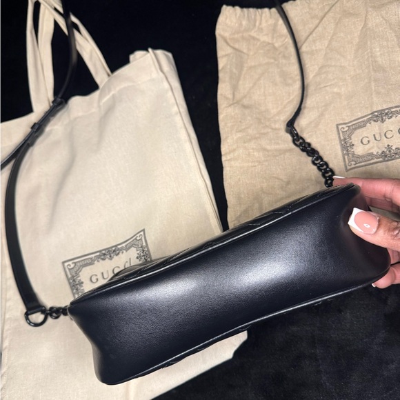 GG Marmont Small Shoulder Bag - Picture 6 of 15